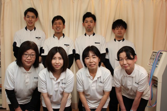 受付スタッフ4人+施術者4人でサポートします