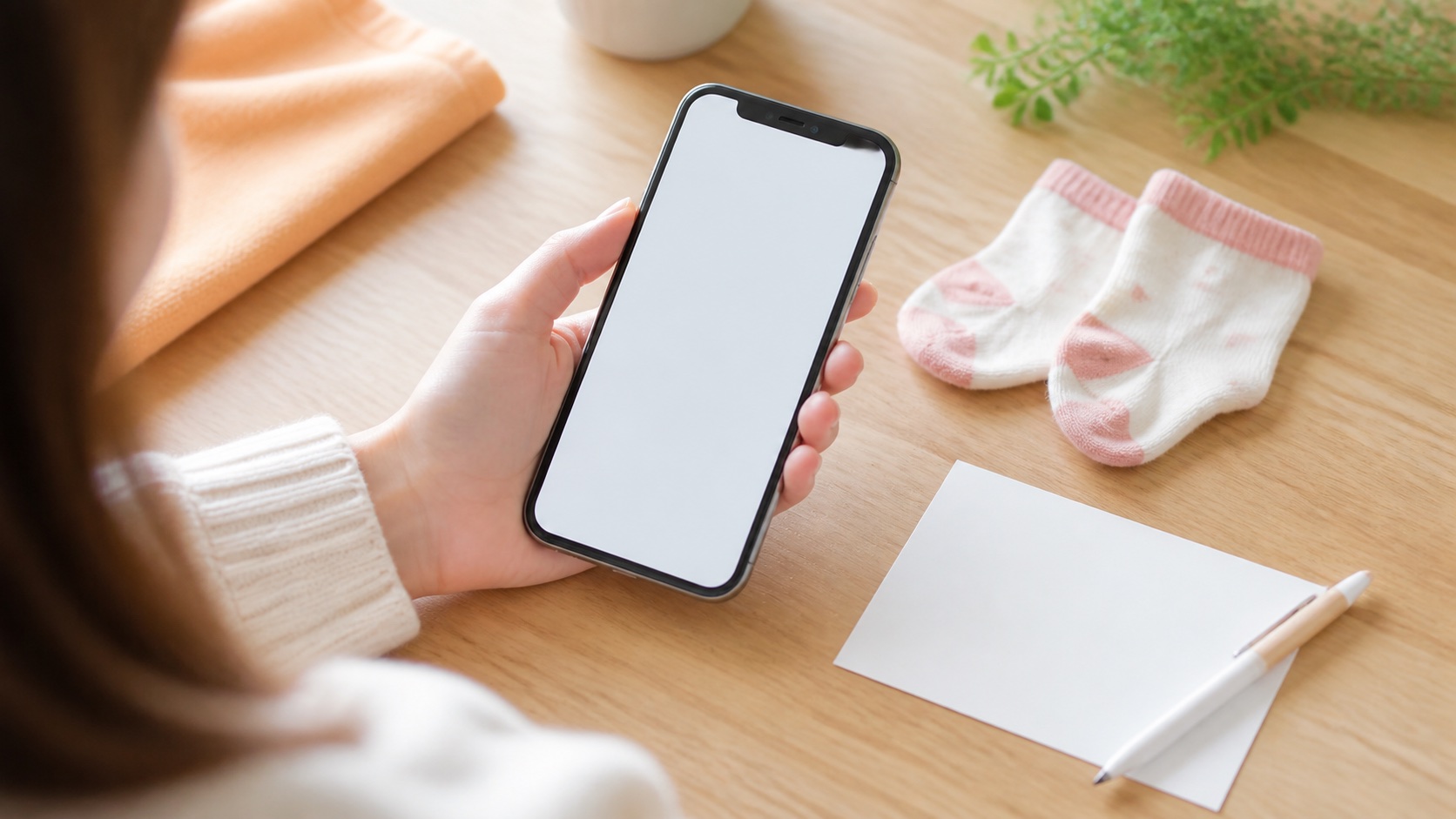 産後骨盤矯正の質問をスマートフォンで相談するイメージ